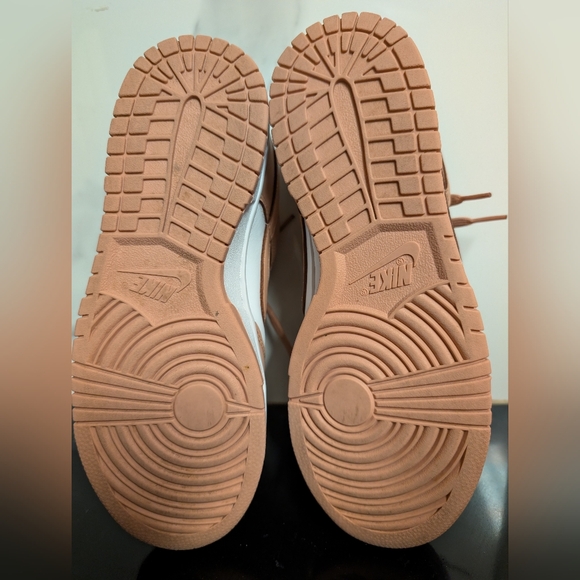 Nike Dunk Low "Rose Whisper" Sneakers Size 8.5

MSRP $120 - Picture 9 of 12